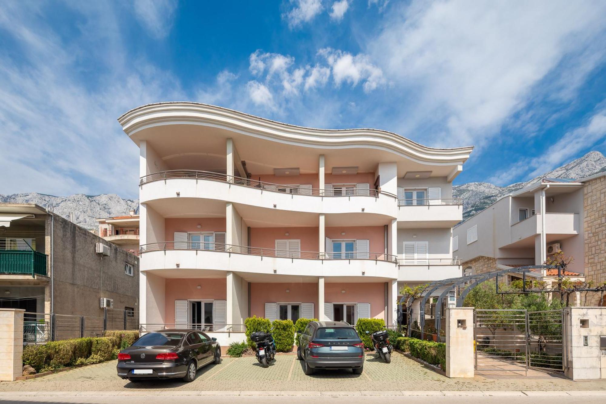 Brkic Apartments With Private Parking マカルスカ エクステリア 写真
